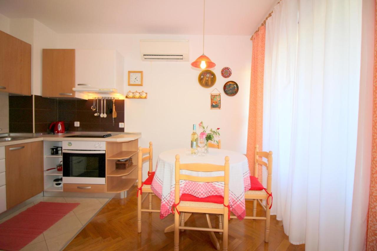 Apartment Vojka In City Center Poreč Exterior foto